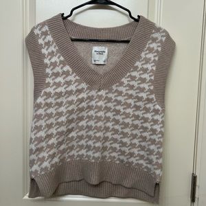 Abercrombie & Fitch Sweater Vest
